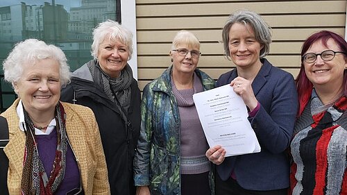 Alderwomen Shirley Holloway and Sue Hope with Marion Reeves, Claire Young and Jayne Stansfield outside the Department of Health in London Alderwomen Shirley Holloway and Sue Hope with Marion Reeves, Claire Young and Jayne Stansfield outside the Department of Health in London